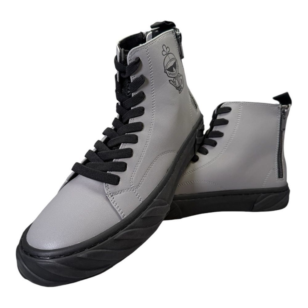 KARL LAGERFELD PARIS
Logo Leather High Top Sneakers Size 11 NWT with out box
